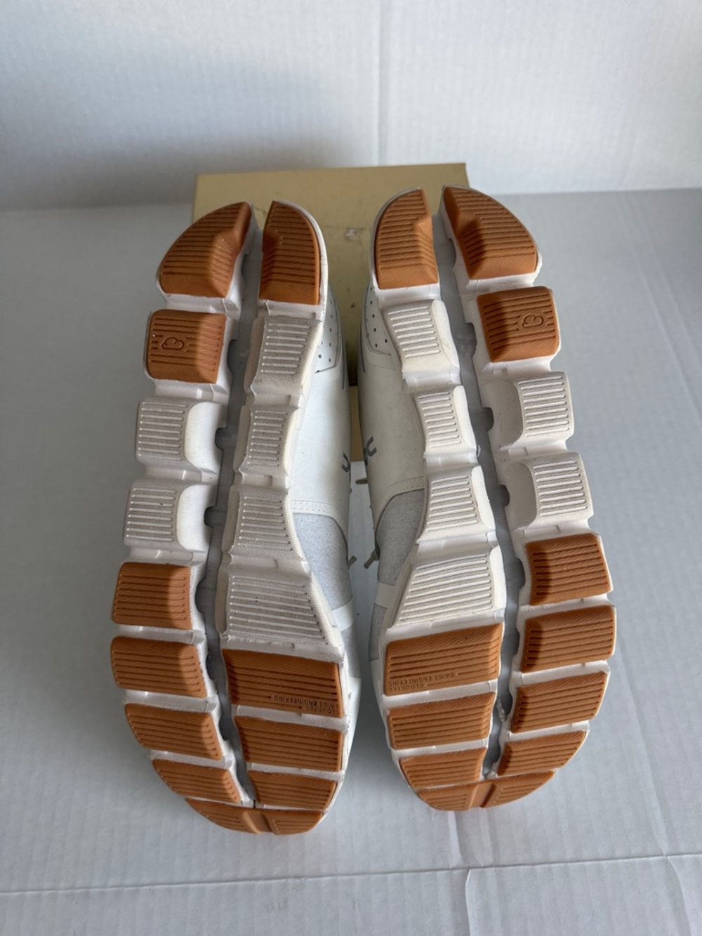On Cloud Running Shoes in Terry White Low size 11.5 Men’s - Picture 5 of 6